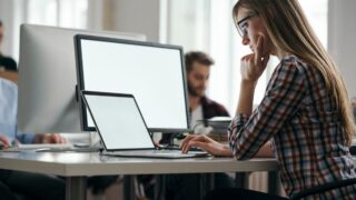 【実体験】電話が怖いINFPの救世主？メールCSの仕事内容と「自然体」で働くコツ 